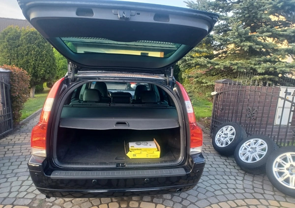 Volvo V70 cena 12900 przebieg: 285000, rok produkcji 2005 z Łódź małe 56